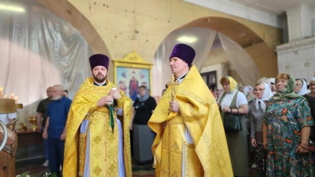 Литургия в Троицком храме Зарайска