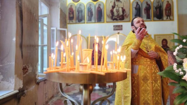 Литургия в Троицком храме Зарайска