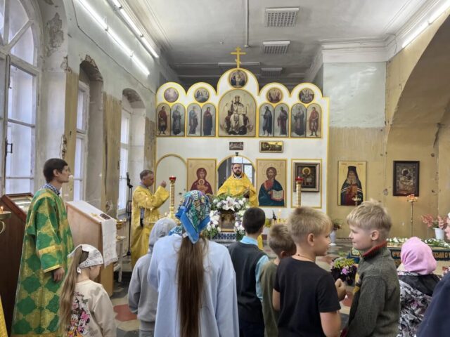 Праздничное богослужение в Троицком храме г. Зарайска