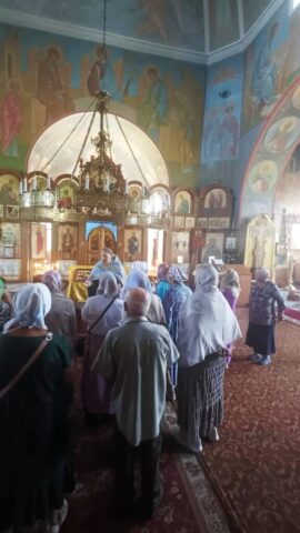 Гости на приходе Успенского храма д. Рожново