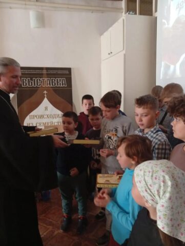 Благотворительная акция «Согреем детские сердца добротой и любовью» в воскресной школе Никольского собора г. Зарайск.