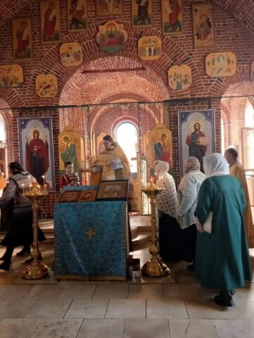 Богослужение в Казанском храме